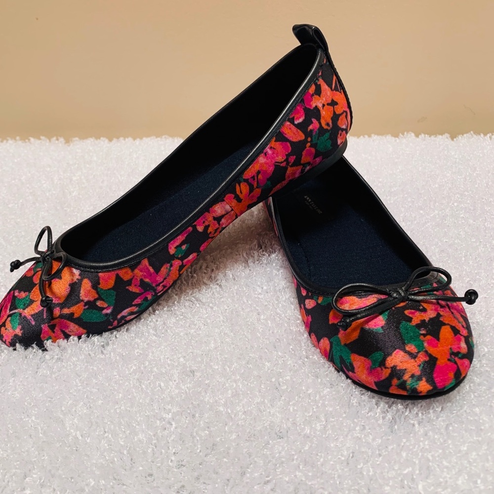Ann Taylor Floral Flat Shoes Size 7 Medium